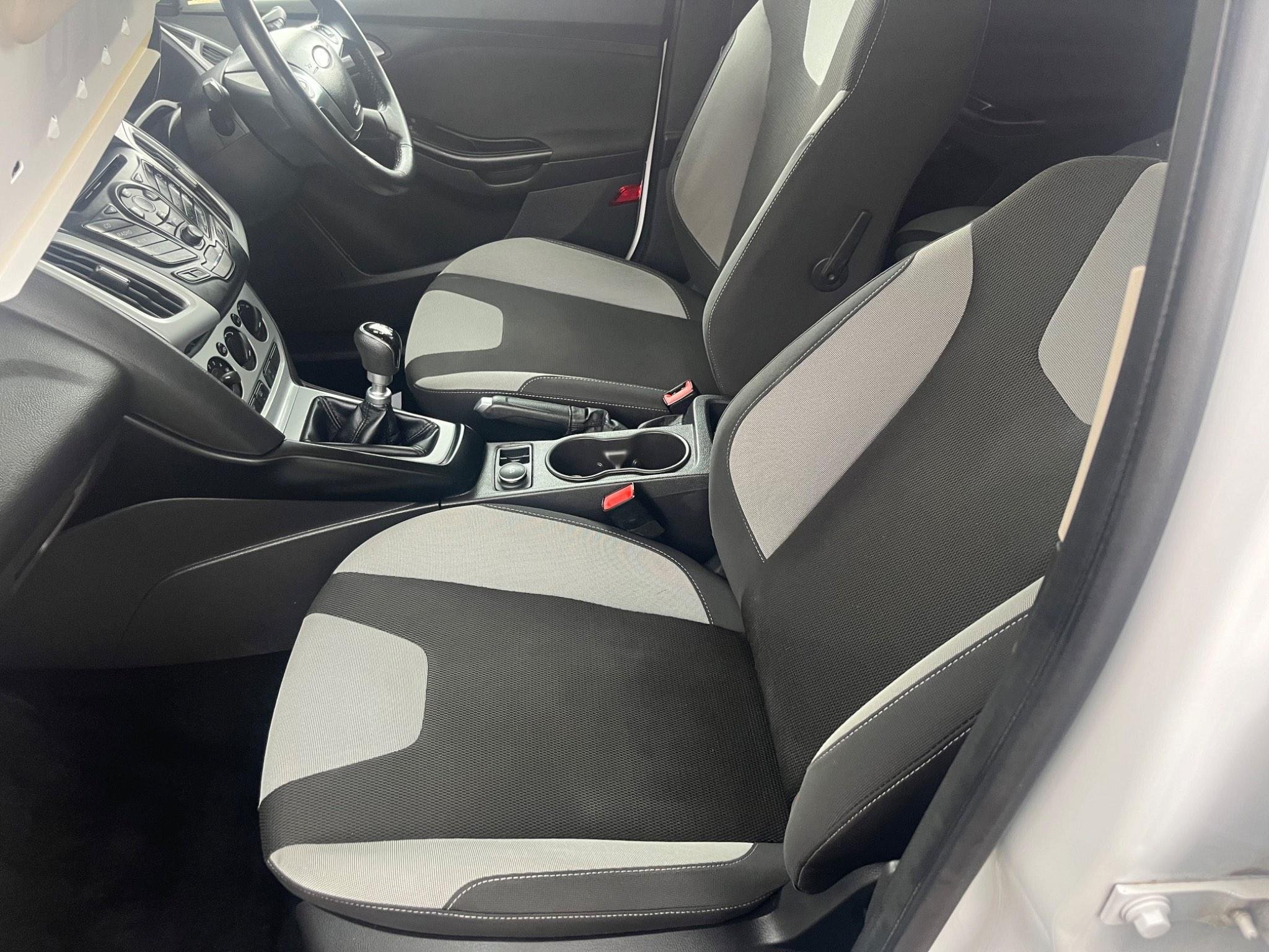 Used 2013 Ford Focus 1.0T EcoBoost Zetec Euro 5 (s/s) 5dr for sale in